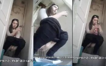 Voyeur peeing and sniffing pussy at the toilet 1