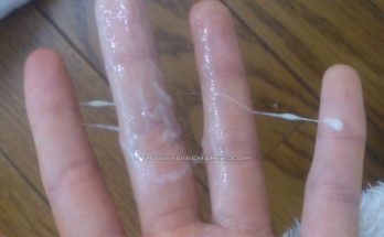 Teen with hairy nipples grool on sticky fingers