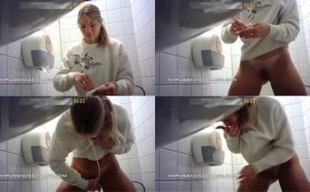 Sexy girl spied peeing and sniffing her hand after wiping her cunt